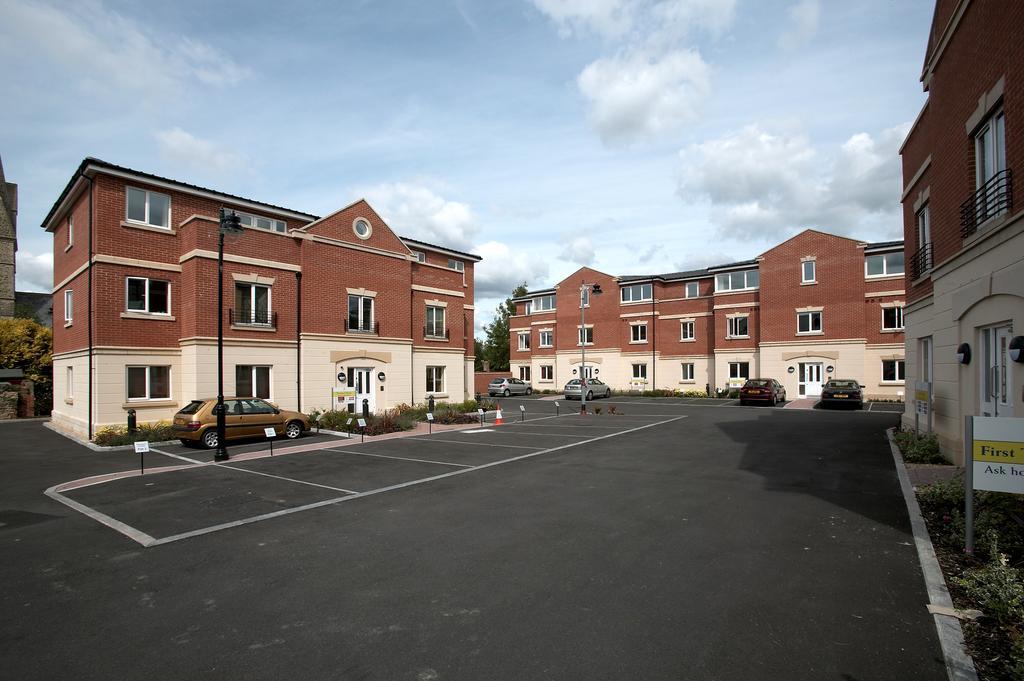 Southwich House By Esa Apartment Swindon Bagian luar foto
