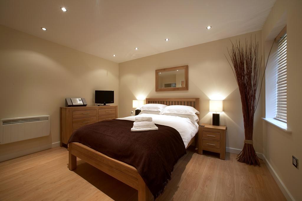 Southwich House By Esa Apartment Swindon Bagian luar foto
