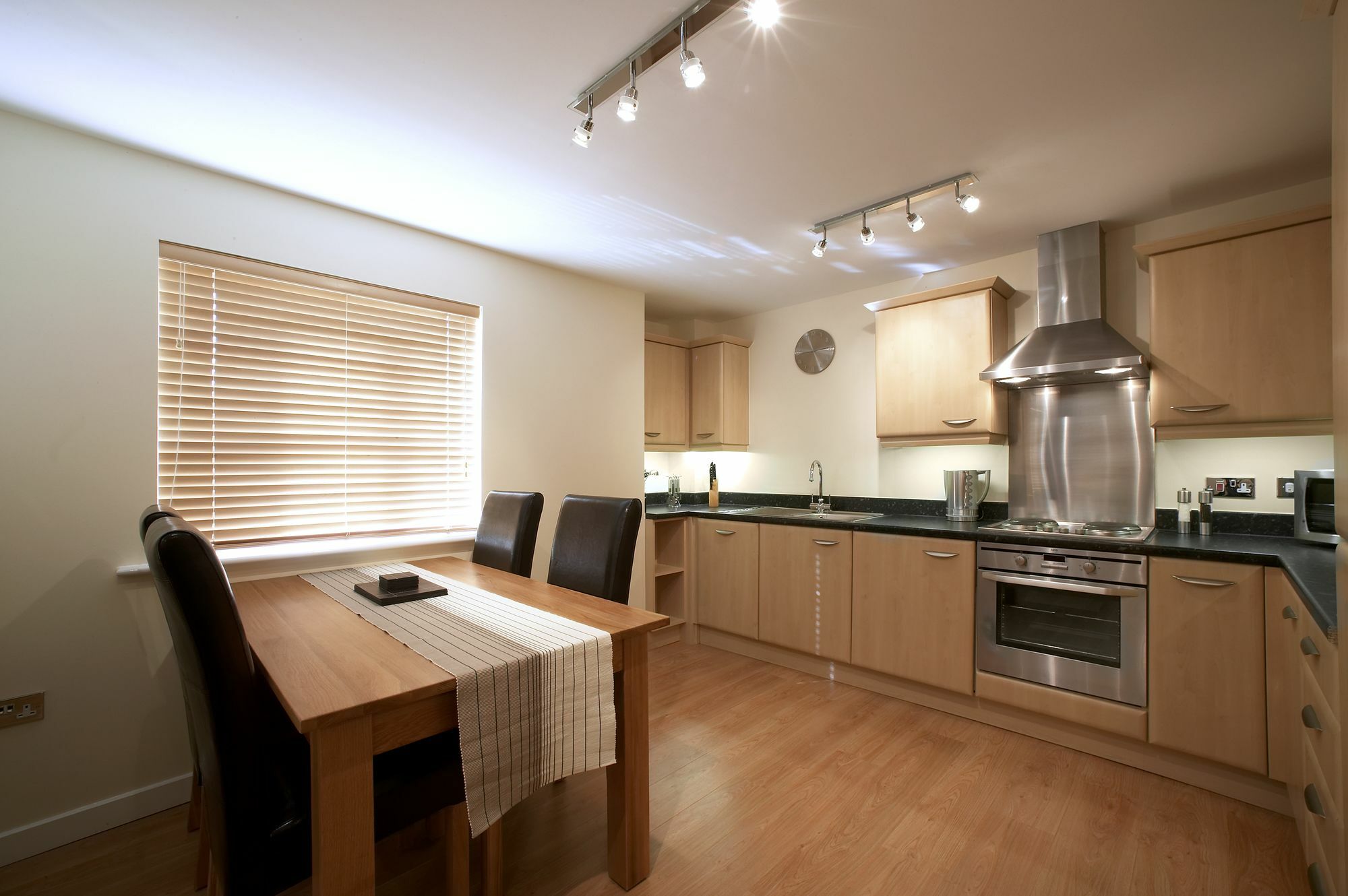 Southwich House By Esa Apartment Swindon Bagian luar foto